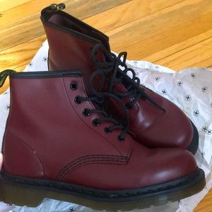 Dr. Marten 101 Smooth leather ankle boots